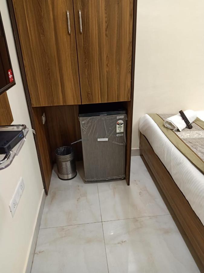 Hotel Ashyana - Near To Grant Road Station มุมไบ ภายนอก รูปภาพ