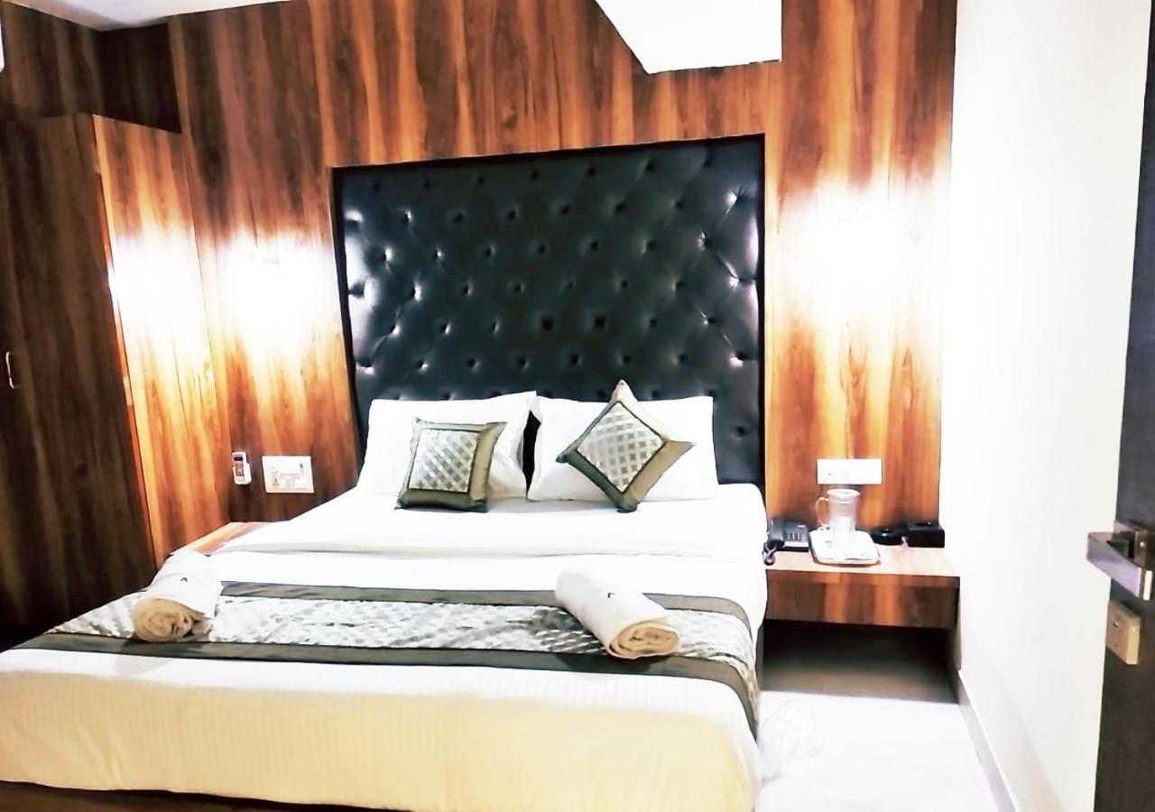Hotel Ashyana - Near To Grant Road Station มุมไบ ภายนอก รูปภาพ