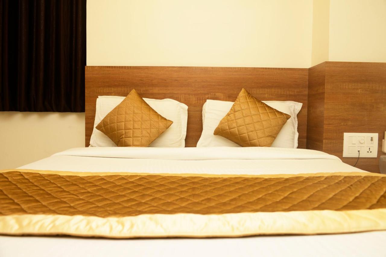 Hotel Ashyana - Near To Grant Road Station มุมไบ ภายนอก รูปภาพ