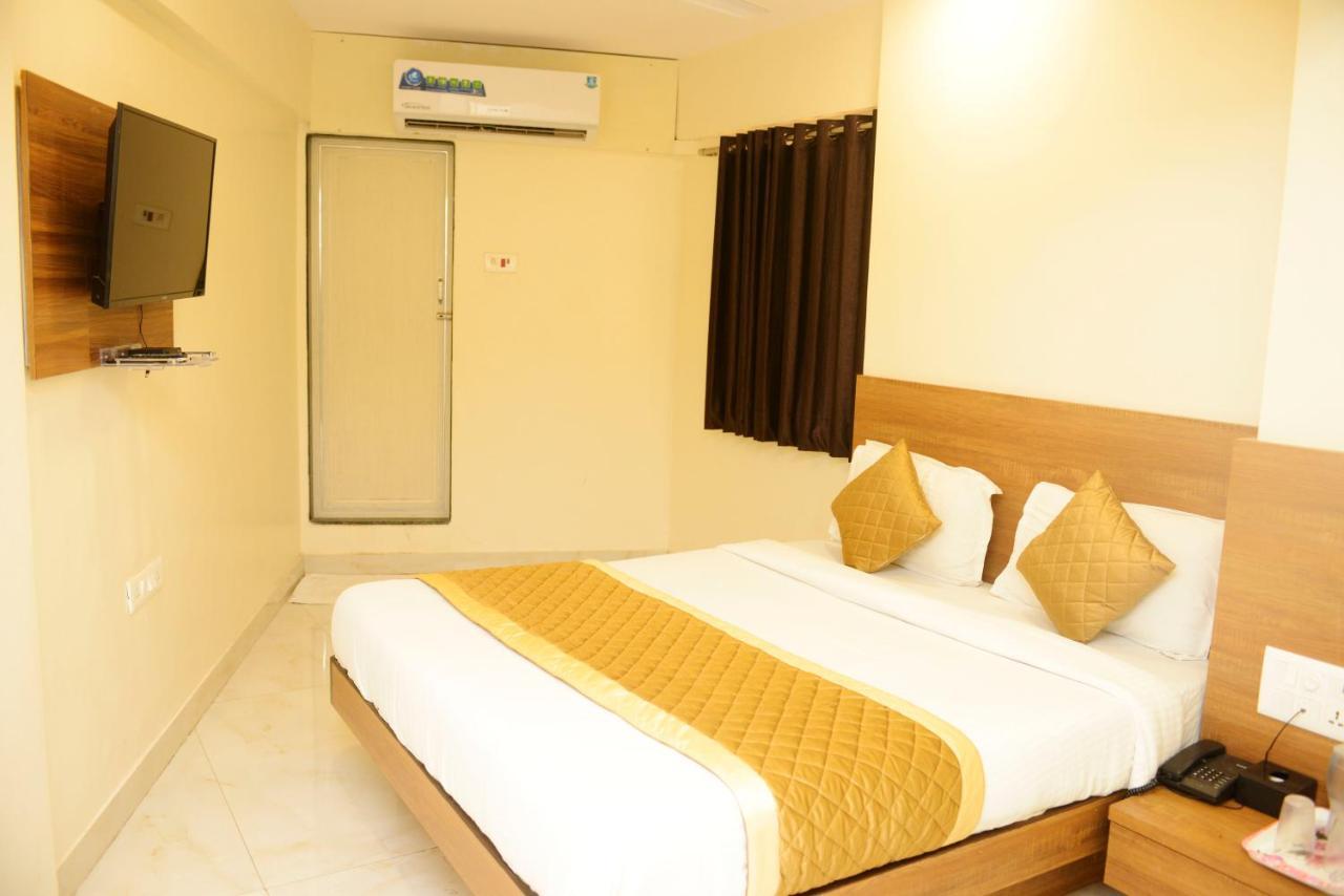 Hotel Ashyana - Near To Grant Road Station มุมไบ ภายนอก รูปภาพ