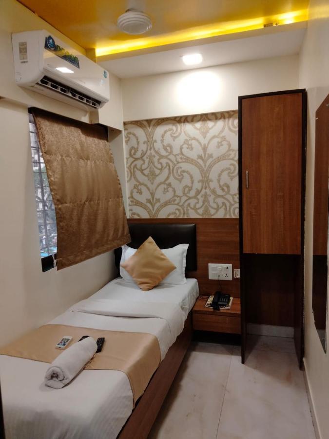 Hotel Ashyana - Near To Grant Road Station มุมไบ ภายนอก รูปภาพ
