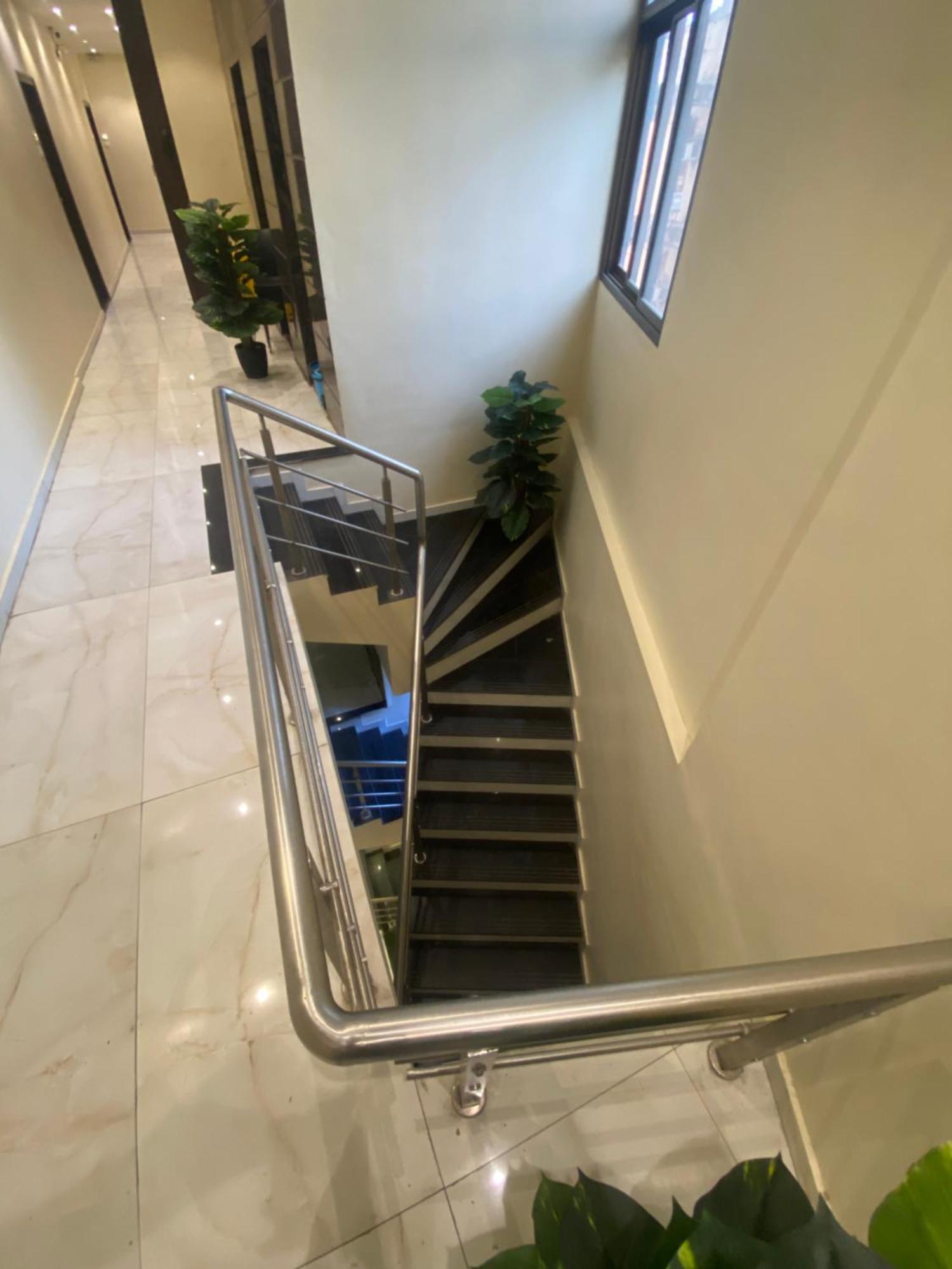Hotel Ashyana - Near To Grant Road Station มุมไบ ภายนอก รูปภาพ