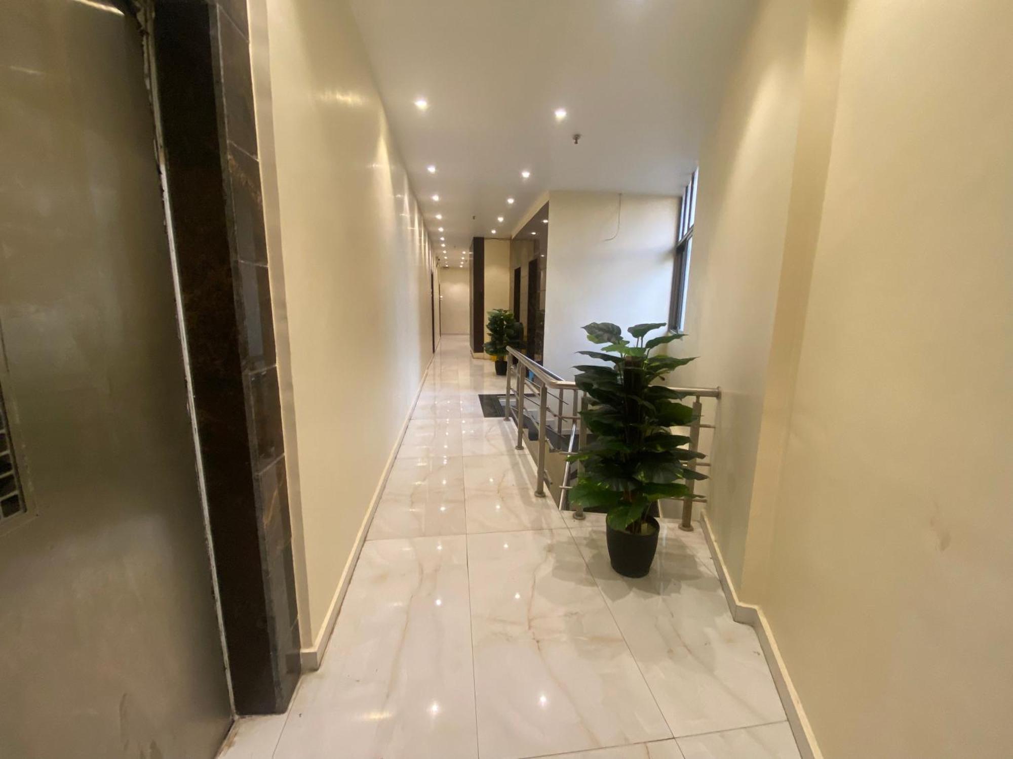 Hotel Ashyana - Near To Grant Road Station มุมไบ ภายนอก รูปภาพ