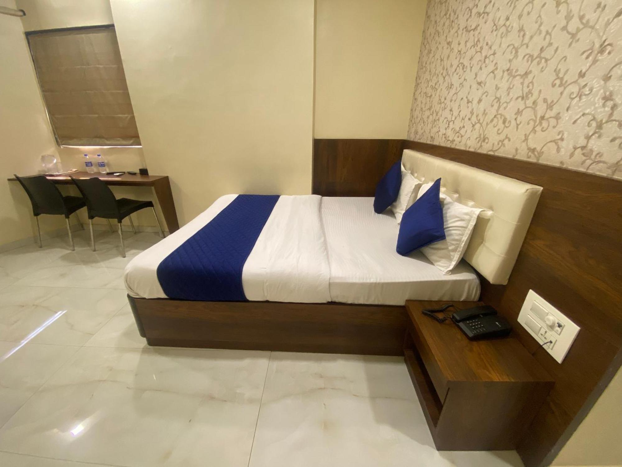 Hotel Ashyana - Near To Grant Road Station มุมไบ ภายนอก รูปภาพ